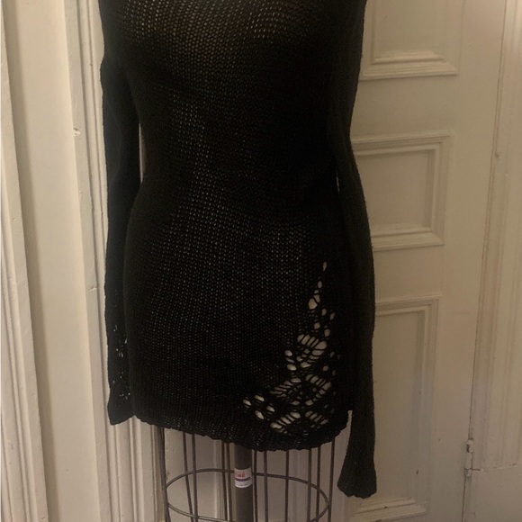 Elegant Black Knit Sweater - Picture 2 of 9